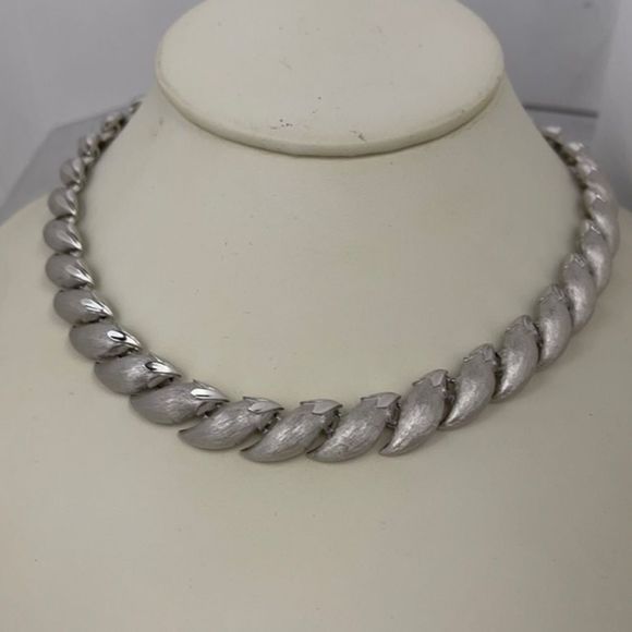 Trifari Jewelry - Like knew mid century Trifari choker.